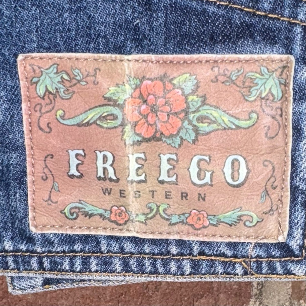 Size L - Kensie Jeans Studded Sleeveless Western Denim Jacket w. Rhinestones - Picture 9 of 10